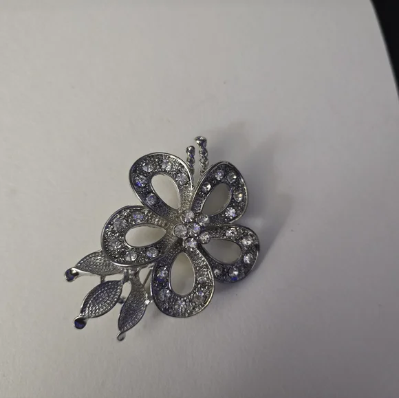 Clear Rhinestone/Pave Flower Brooch/ Pins/ Silver Tone - Picture 5 of 6